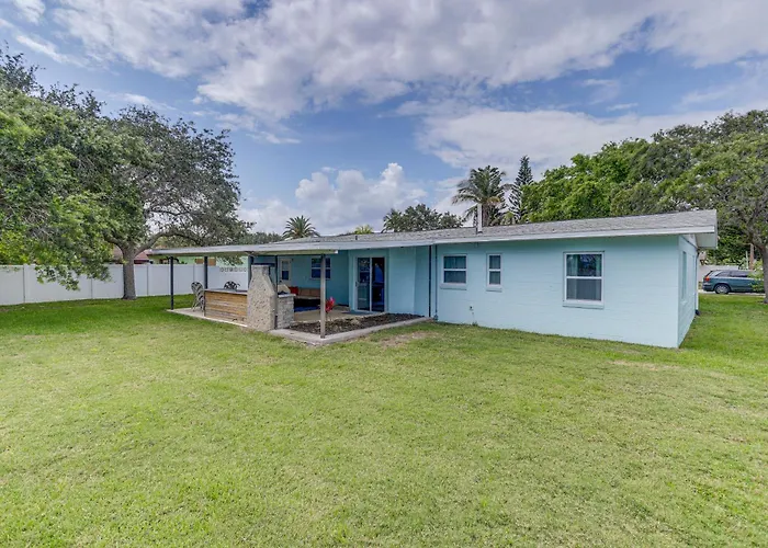 Pet-Friendly Cocoa Beach Home Walk To Beach!