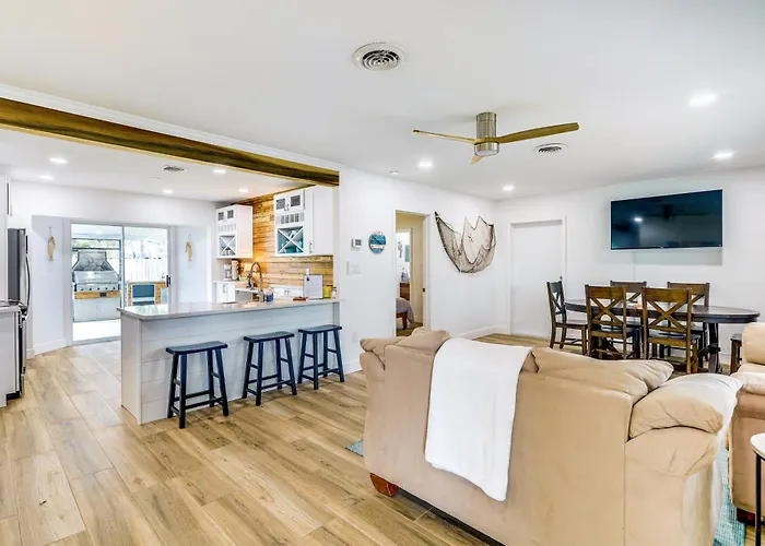 Pet-Friendly Cocoa Beach Home Walk To Beach!
